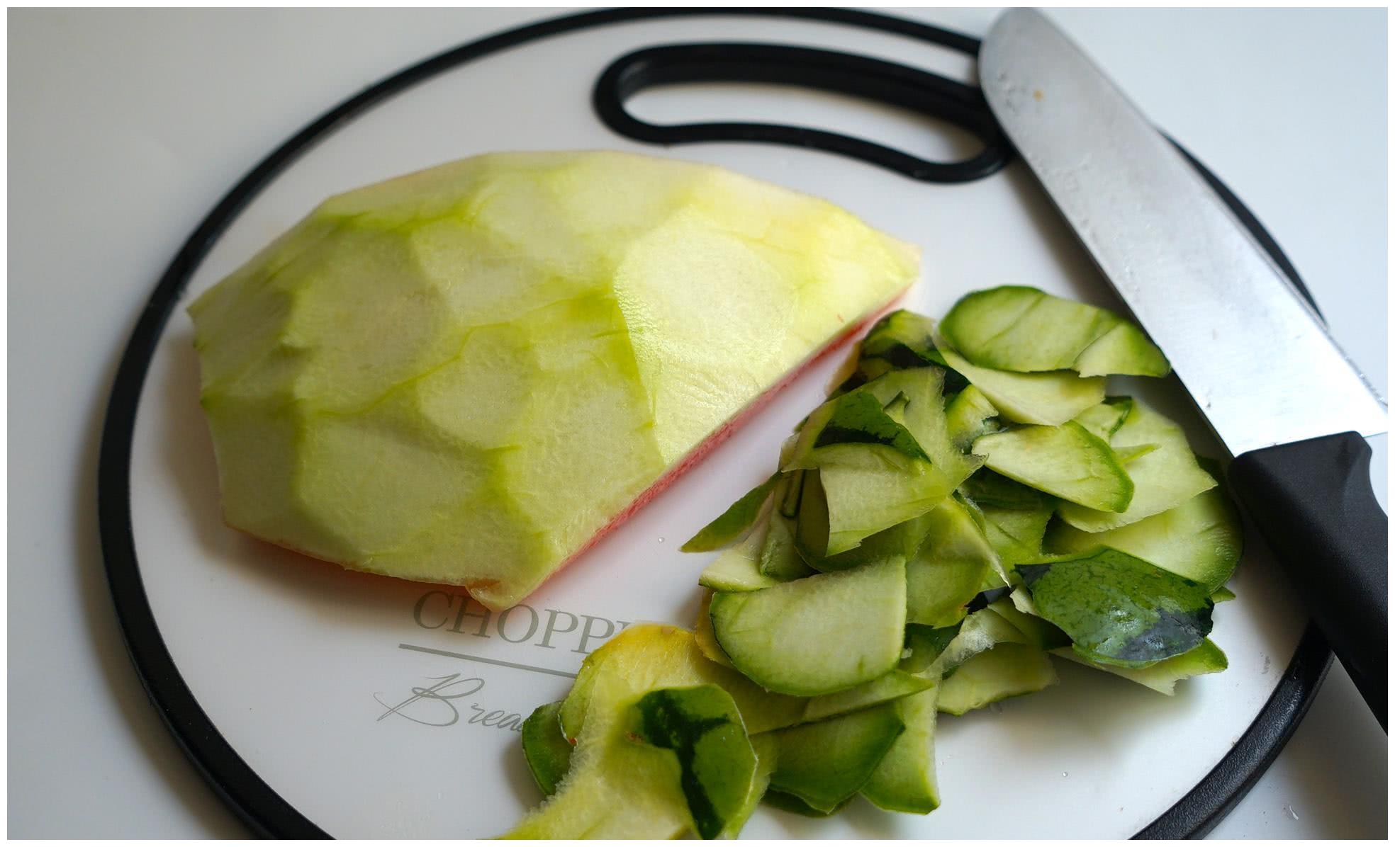 普通西瓜皮,被嫂子就这么简单的炒一炒,侄女多吃两碗饭!