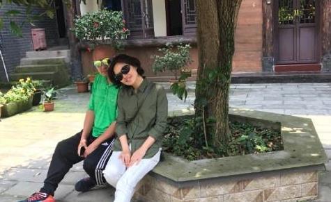 主持人史小诺一家三口罕见曝光,老公是帅气型男,女儿长相甜美