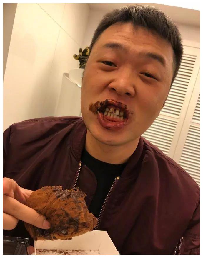 明星们吃饭照张馨予最霸气赵本山好逗而他姿势吓人