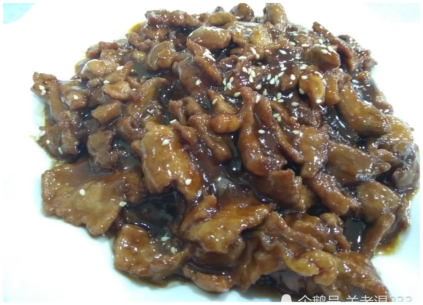 白魁老號飯莊的木須炒疙瘩,糖火燒,豌豆黃,它似蜜,門釘肉餅