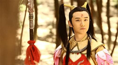 终究手下留情了,因为她认为哪吒毕竟是孩童,杀死碧云童子也是无心之过