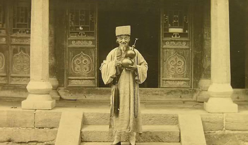 12张清末民初道士旧照,精神矍铄仙风道骨,图5著名的王圆箓羽士