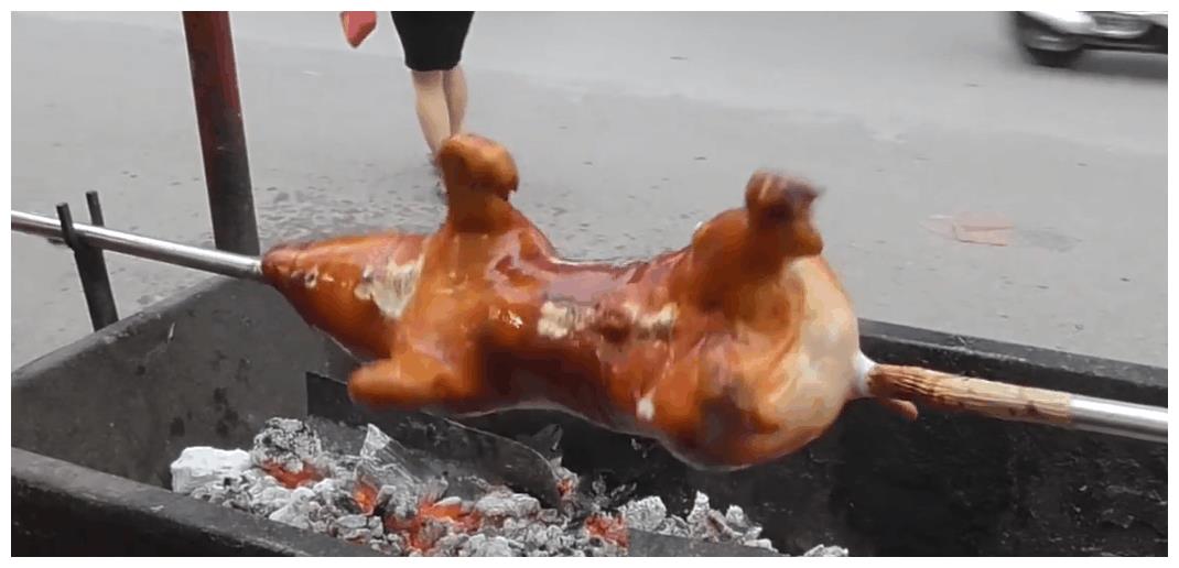 越南街头的烤乳猪,每一口都像脆皮糖一样!