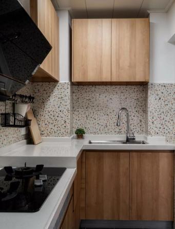 地面装修不流行铺瓷砖了，以前被弃用的水磨石，如今玩出了新花样