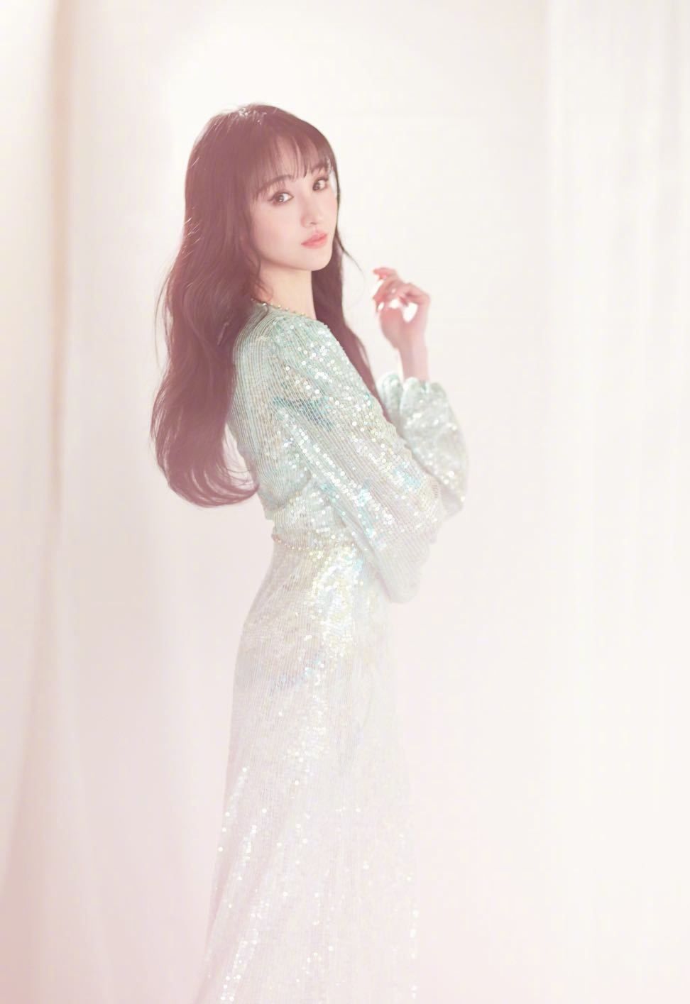 90后小花郑爽,长相清纯可人,穿不同礼服超迷人!_高清图集_新浪网