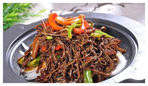 蕨菜干炒腊肉这样做,就连挑食的人都爱吃,简单又美味,非常下饭