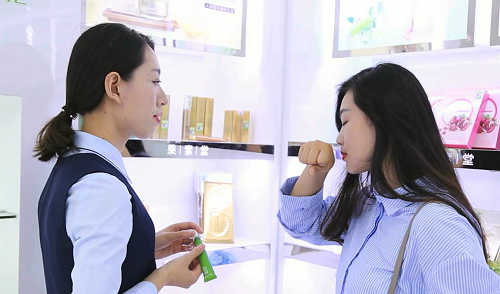 化妆品加盟店经营秘籍——让顾客跟着导购走(一)