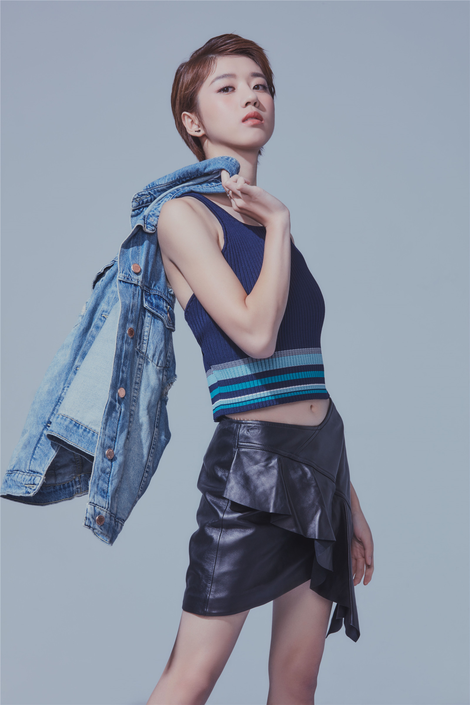 实力小花李凯馨首部英文电影杀青 曝新造型酷劲十足