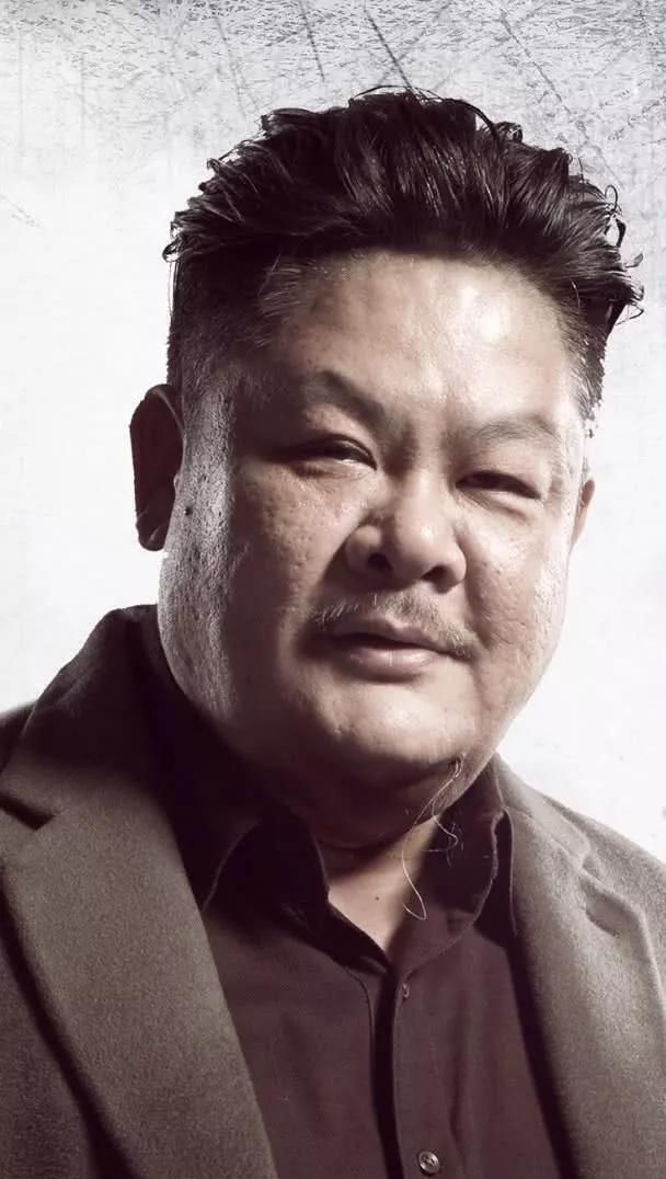 他是香港电影中的黄金配角,演的都是丑角,却有一颗大美的心!