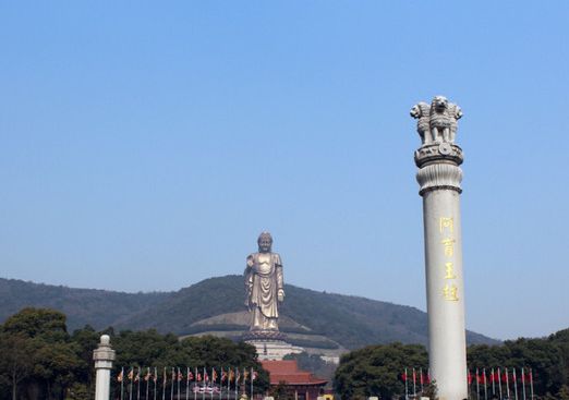 阿育王柱,是国内罕见的由整根花岗岩,手工雕刻而成的石柱_新浪新闻