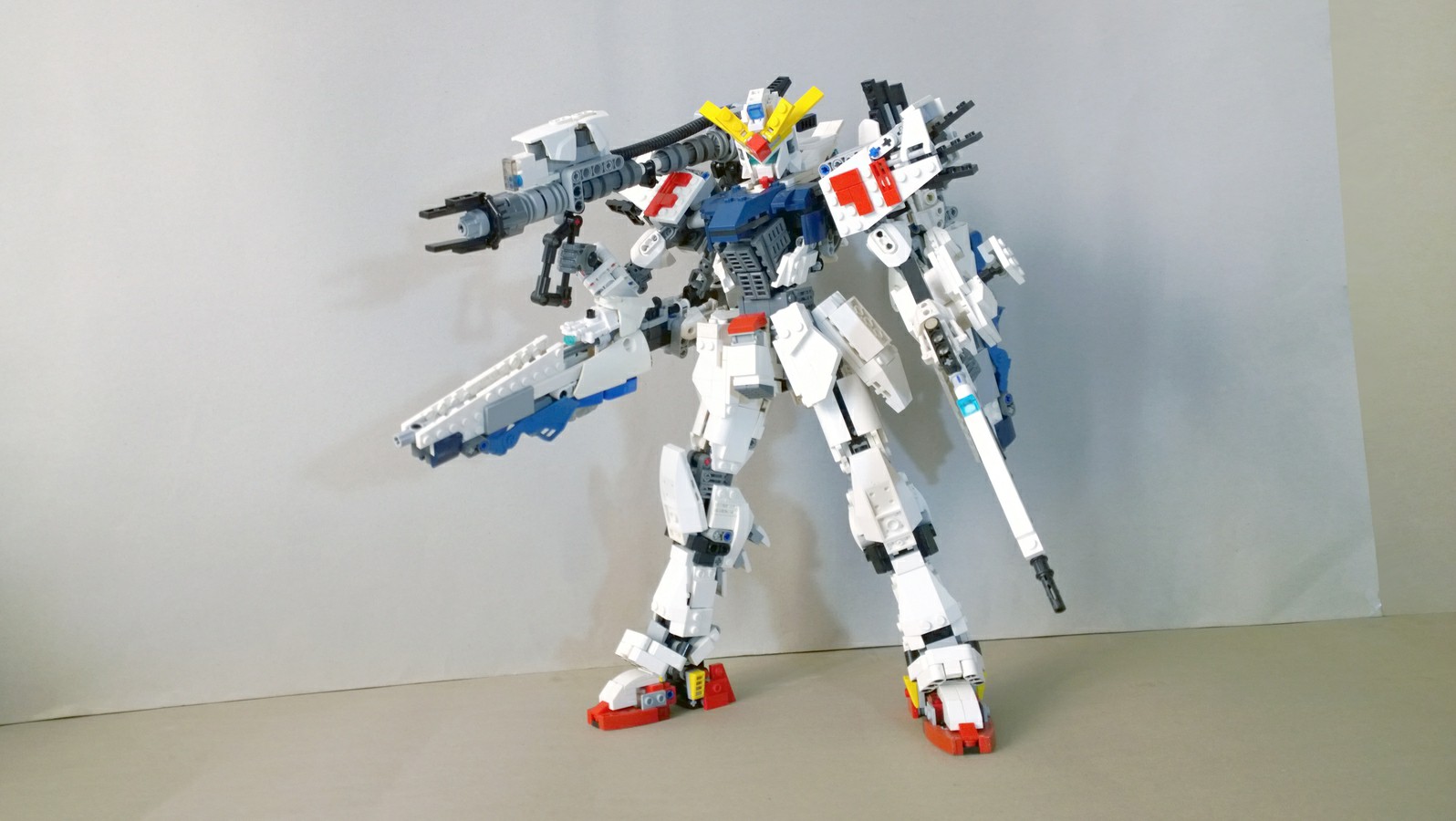 用乐高来造高达,会发生什么有趣的事情呢?