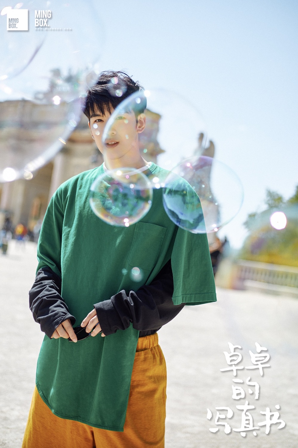 仝卓远赴法国拍摄首部写真集 尽显阳光男孩本色