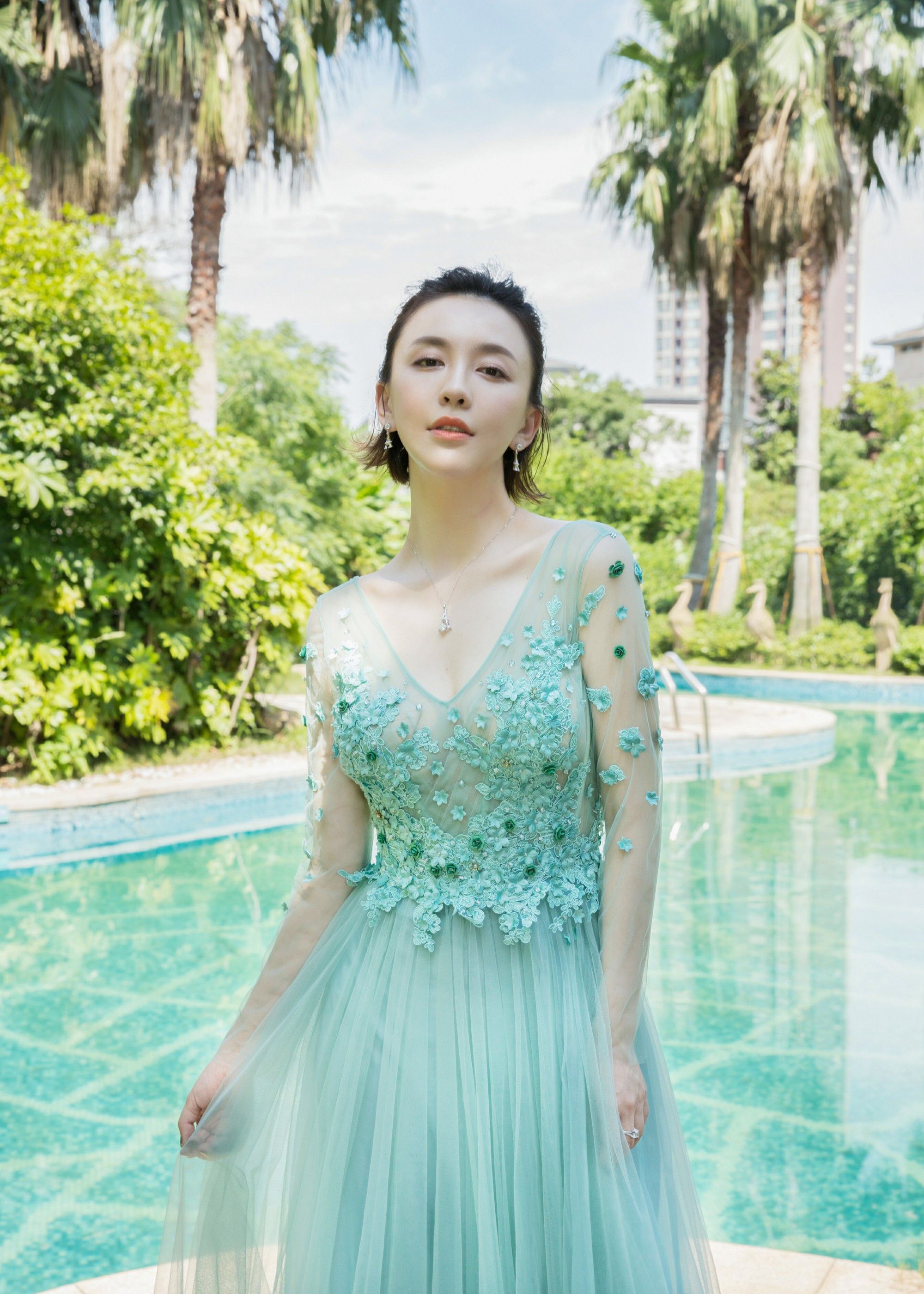 仙气盎然吕佳容曝透视长裙大片网友这次真美到我了