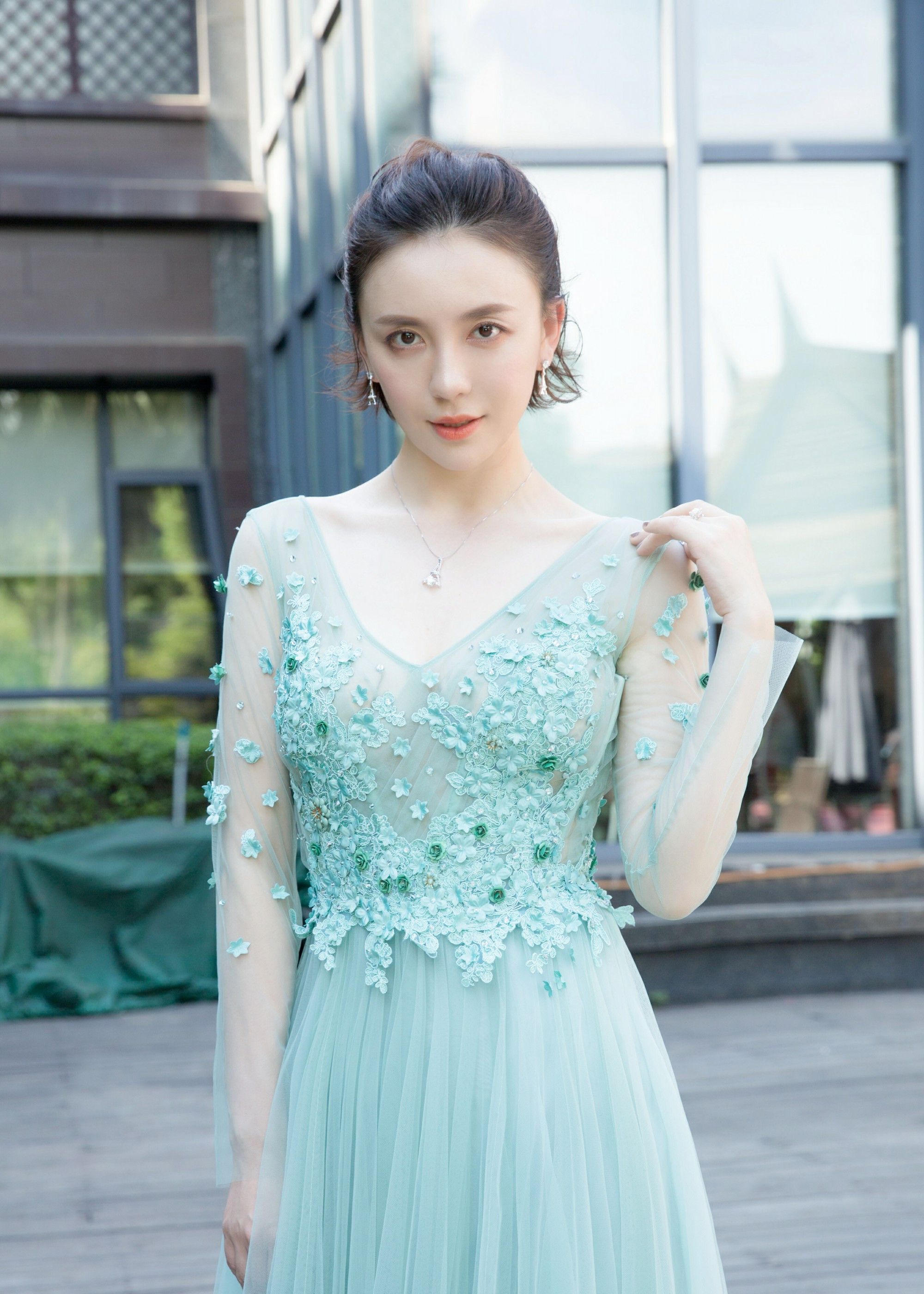 仙气盎然吕佳容曝透视长裙大片网友这次真美到我了