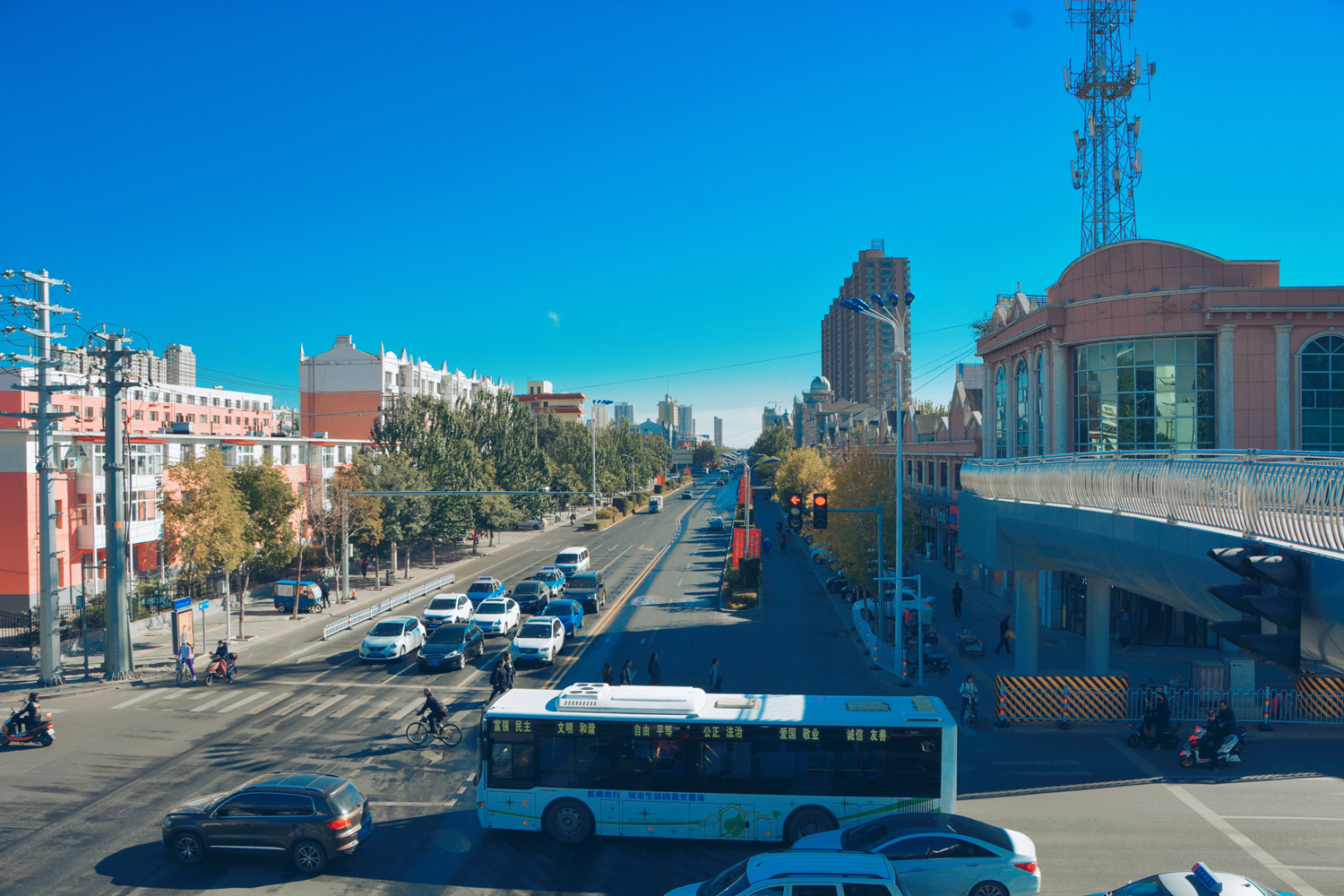 通辽市西拉木伦大街与交通路交汇处,原创摄影