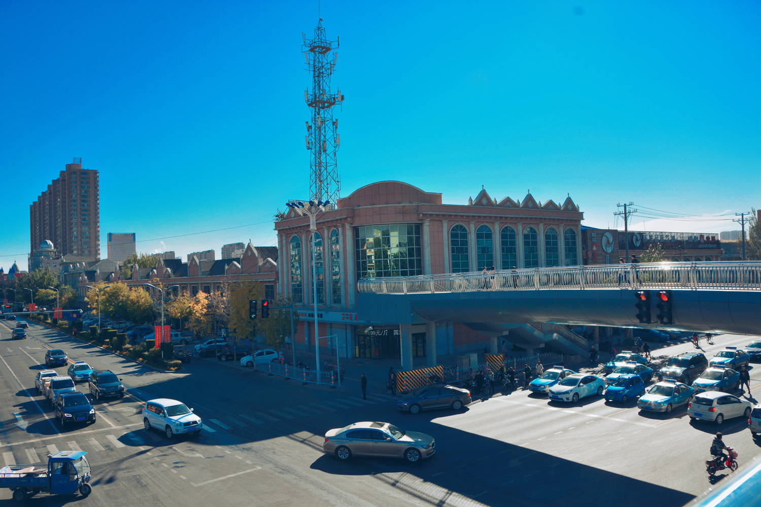 通辽市西拉木伦大街与交通路交汇处,原创摄影
