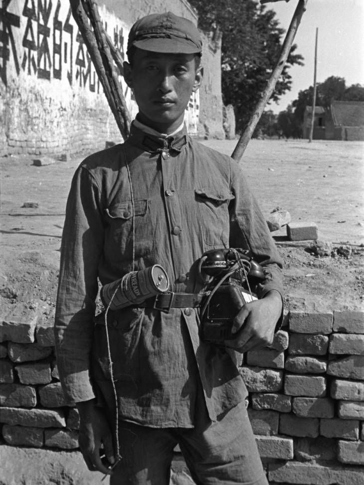 八路军话务员,当时这是一个关键位置,需要头脑灵活的八路军战士来担任