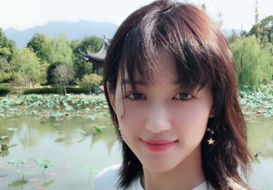 曾被万人唾骂的尔晴,饰演者苏青,现代装竟这么美!