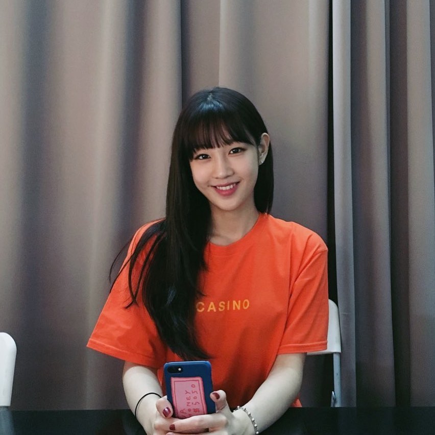 朴宝蓝2日在音乐银行首次公布新歌《因为想要》