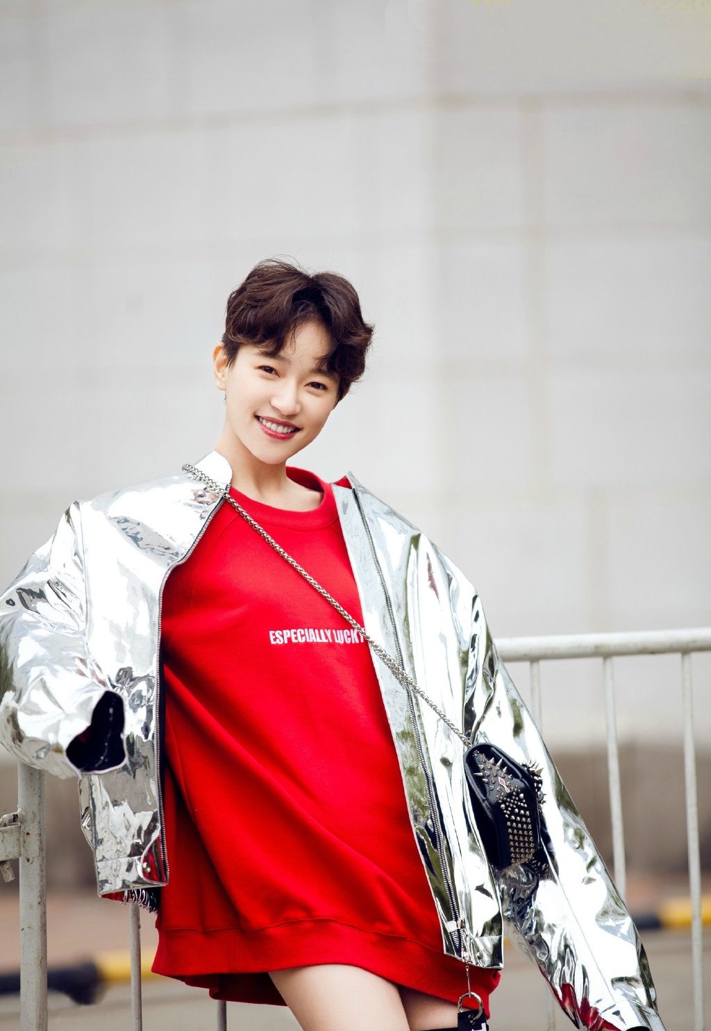 剪了短发的焦俊艳,时尚又减龄!