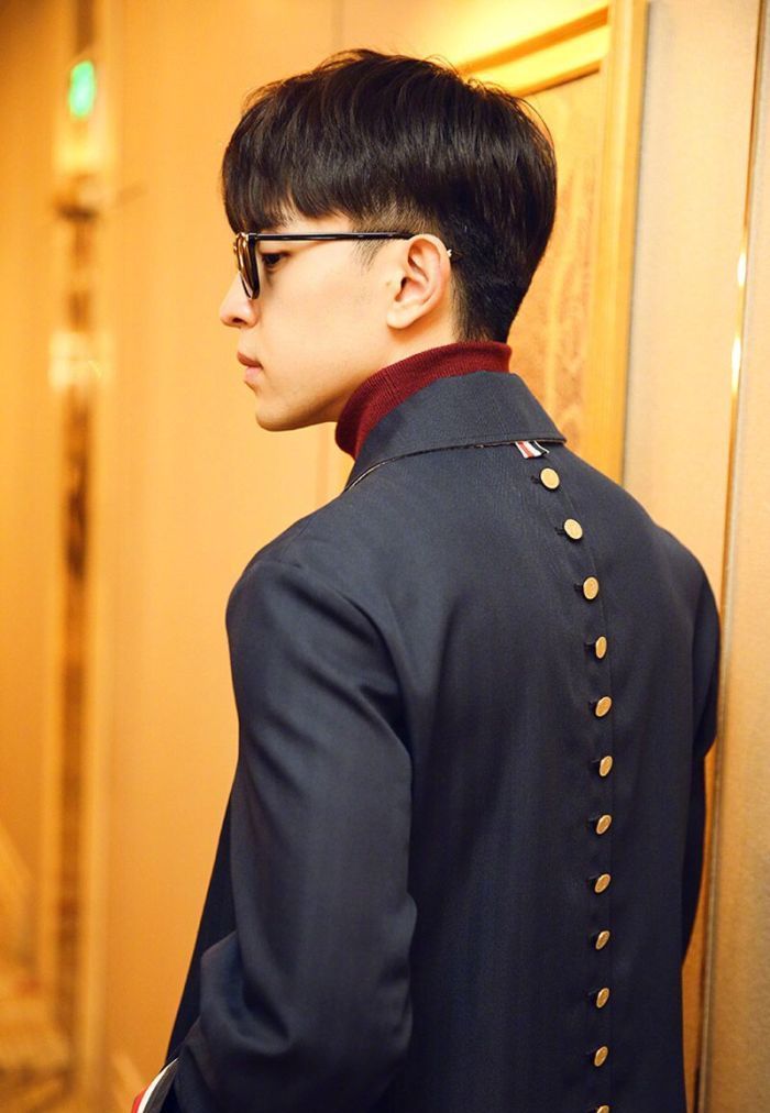 单眼皮男神邓伦壁纸来袭,帅气暖男唯美写真,少年感满满!