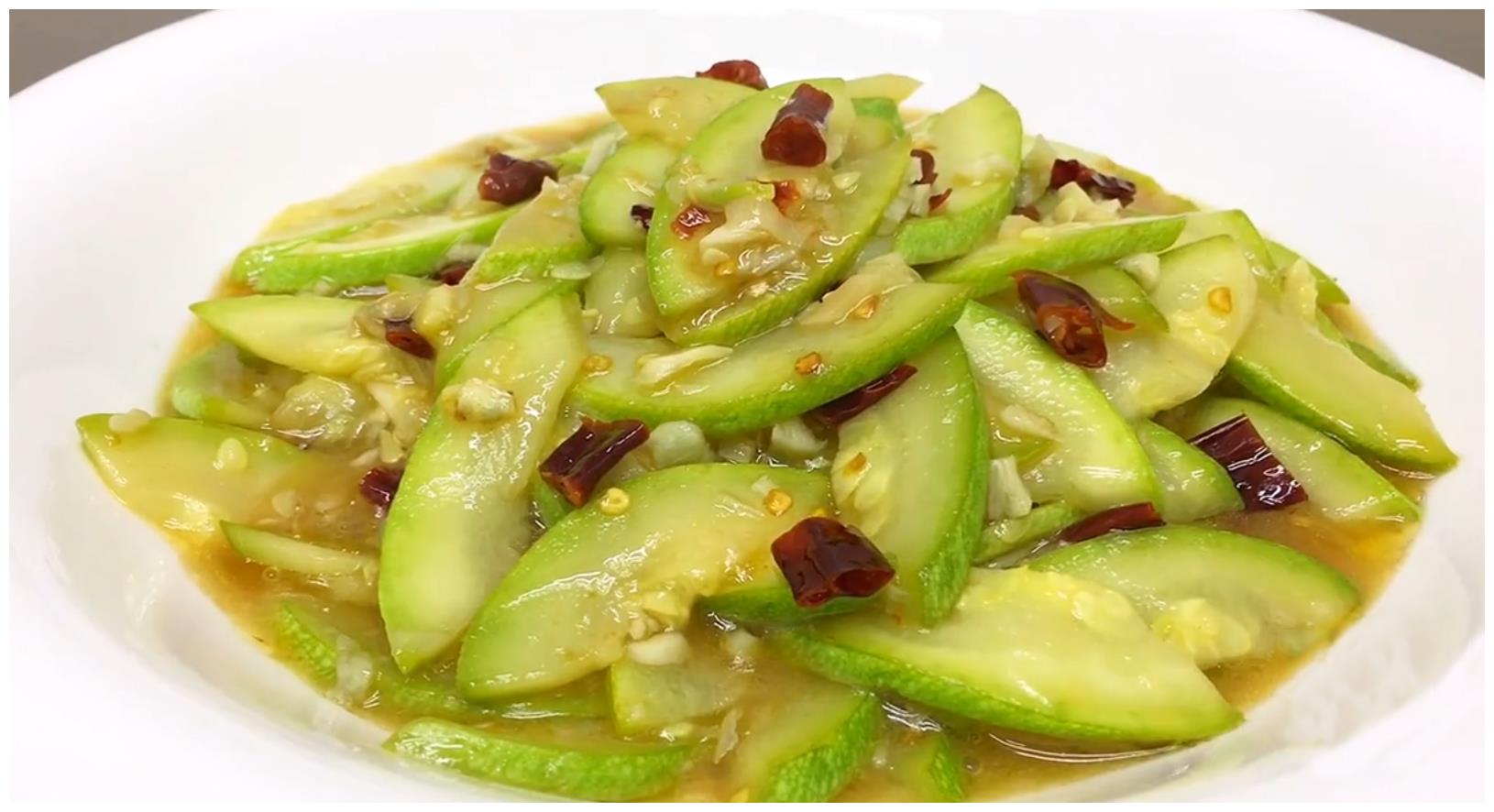 西葫芦最美味的做法,酸辣美味,清脆爽口,是一道不错的下饭菜