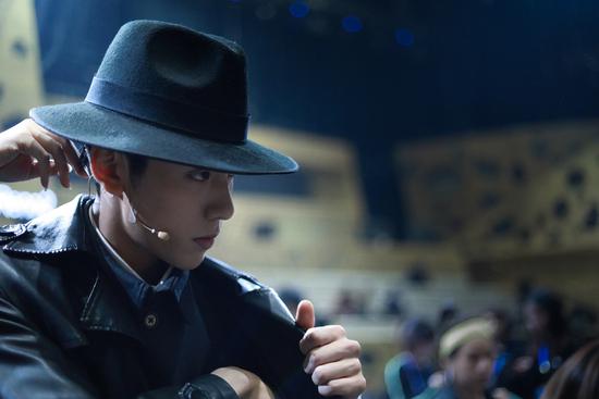 王子异《巅峰对决》挑战反派特务 发长文感谢郭涛