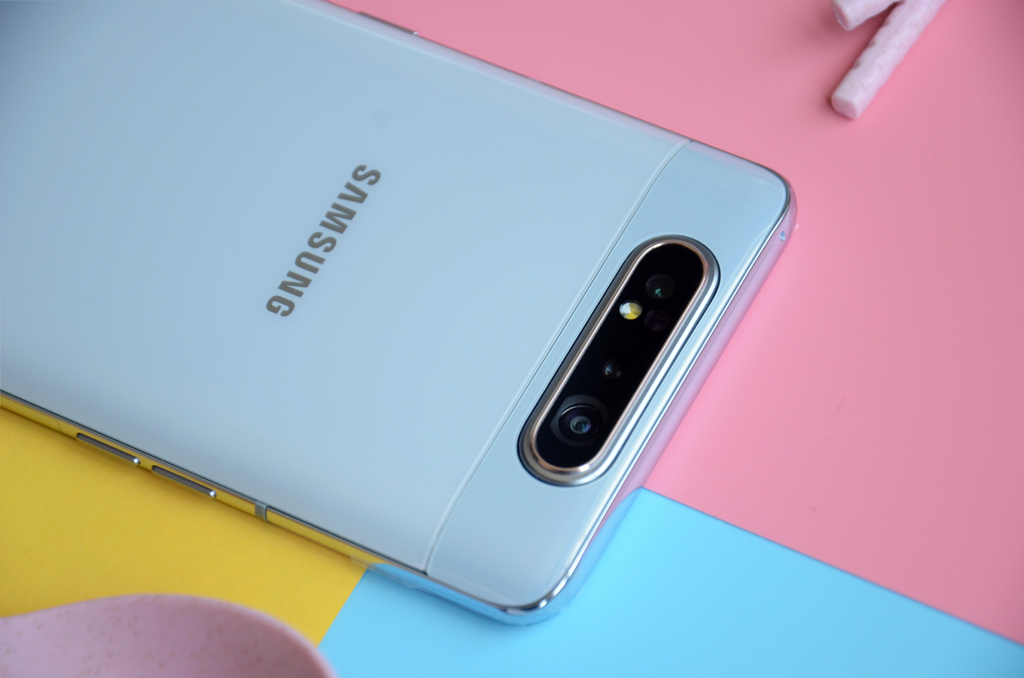 搭载"旋转摄像头"的全视屏手机,三星a80真机实拍