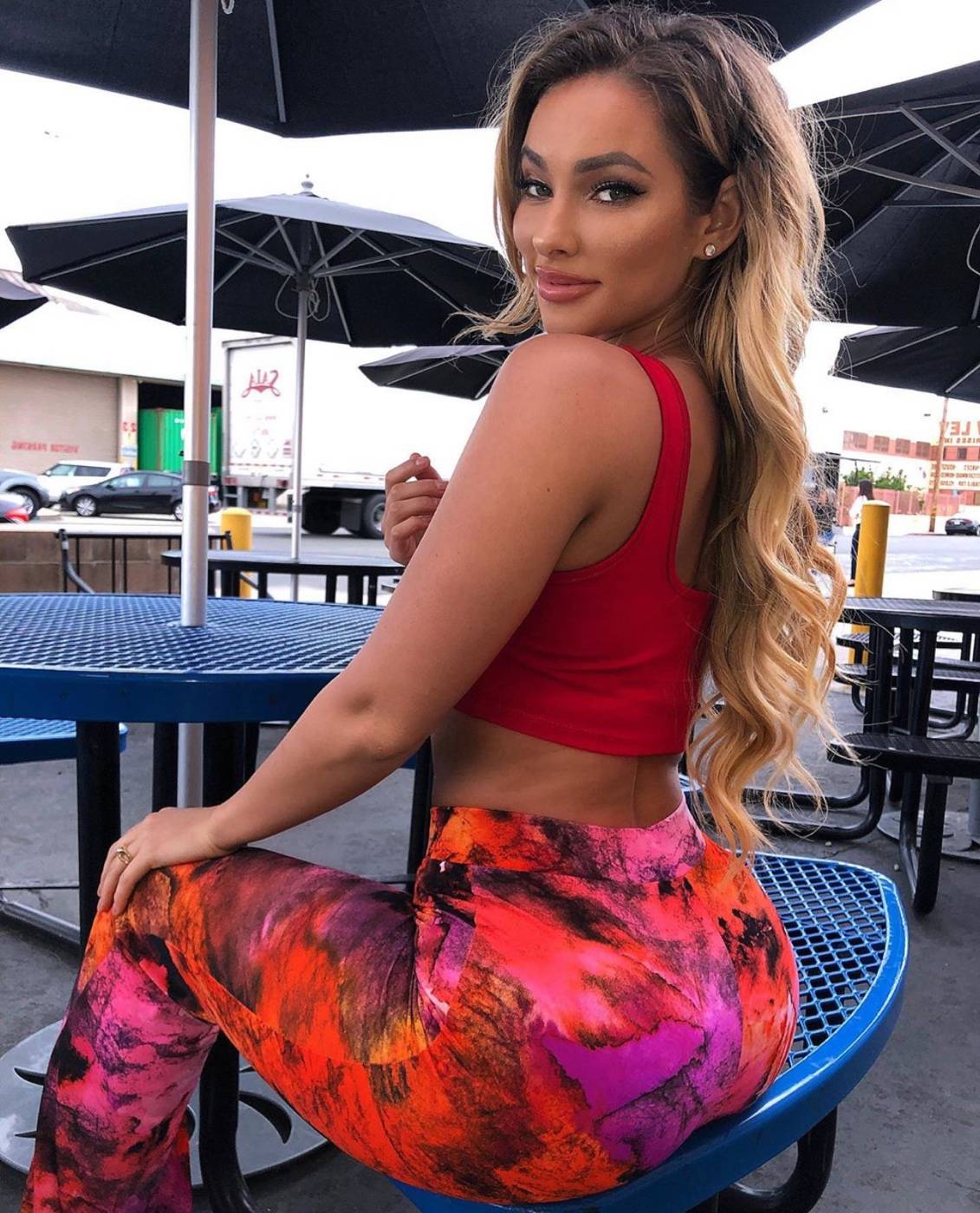 哈登新女友曝光,五官迷人身材劲爆堪称女神!