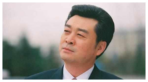 忠实卫士》中的省长陈克清,《国度公诉》中的常务副省长王长恭等角色