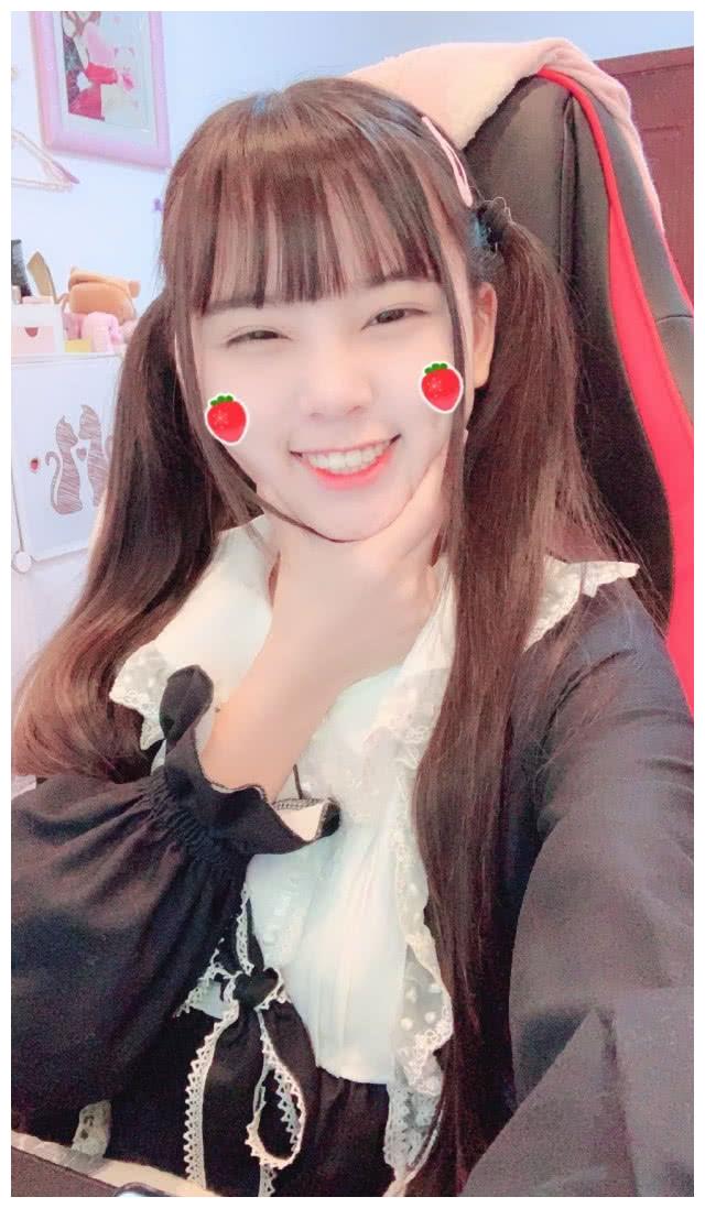 火线妹真人到底长啥样?当看到路人镜头下的她,直男喜欢的类型|火线|可