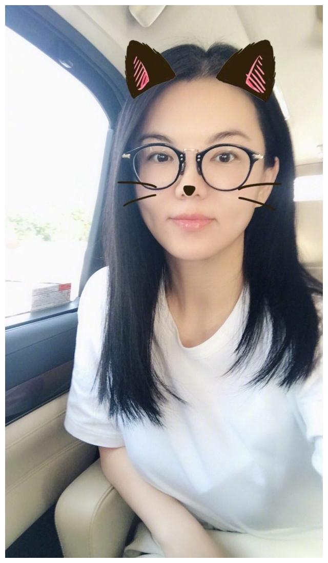 李湘带女儿去商场购物，王诗龄变胖认不出