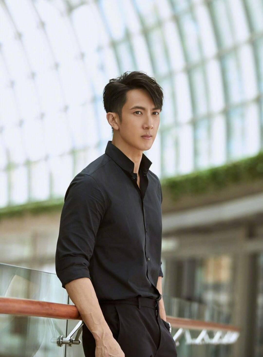 男明星黑衬衫,杨洋,朱一龙,黄景瑜带来黑衬衫的诱惑