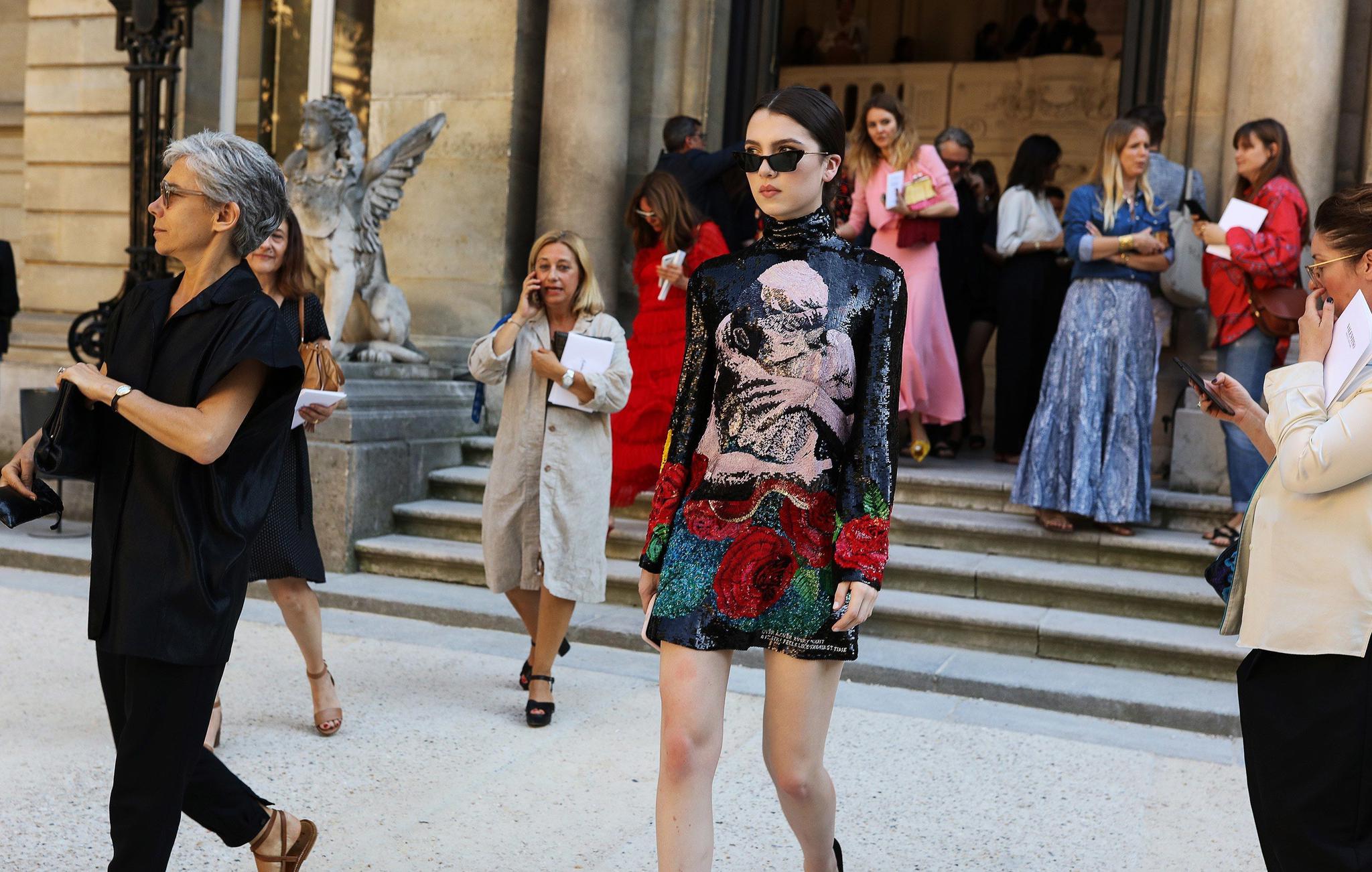 巴黎的时尚巴黎的浪漫时装也是巴黎街头一道靓丽的风景