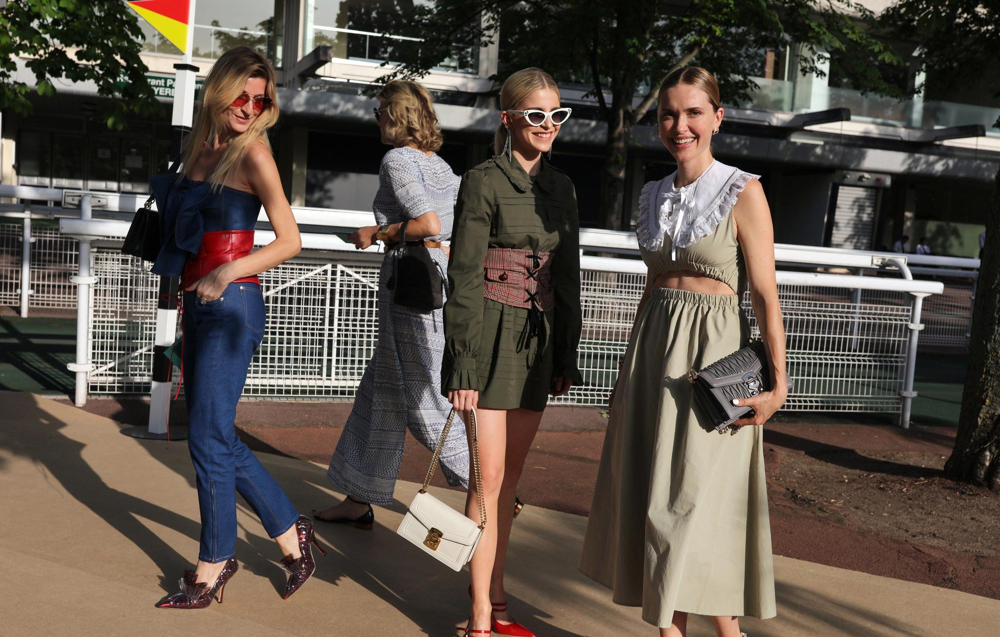 巴黎的时尚巴黎的浪漫时装也是巴黎街头一道靓丽的风景