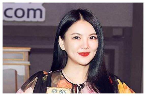 李湘带女儿去商场购物，王诗龄变胖认不出