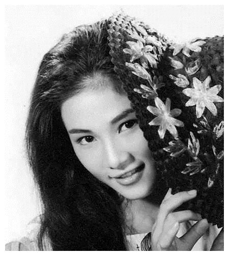 罕见佘太君青年照,一代打女曾为武侠影后,颜值不输任何女星