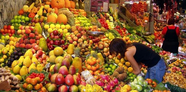 泰国水果商已赚得盆满钵满可还是不满足欺骗游客增加收入