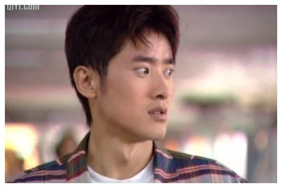 还有后来的《都是天使惹的祸》里面也是妥妥的小鲜肉一枚.