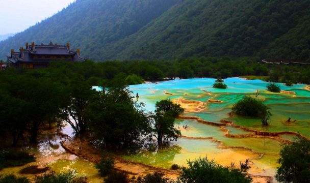 黄龙:一个景观奇特、资源丰富、具有重要科学价值世界自然遗产地