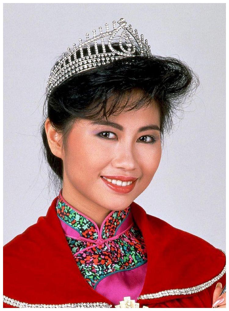 两段婚姻都被无情的抛弃,后带儿子嫁给初恋,如今生活幸福美满