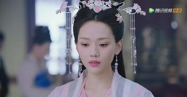 《明月照我心》中簪子上挂满珠子的女子:明月可爱,慧心端庄!