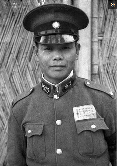 老照片中40年代的民国警察,除了欺负老百姓也不会别的了!