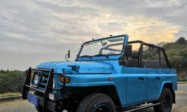 全新1.5t北汽bj212提车, 落地不足8万, 敞篷驾驶性能确实很不错!