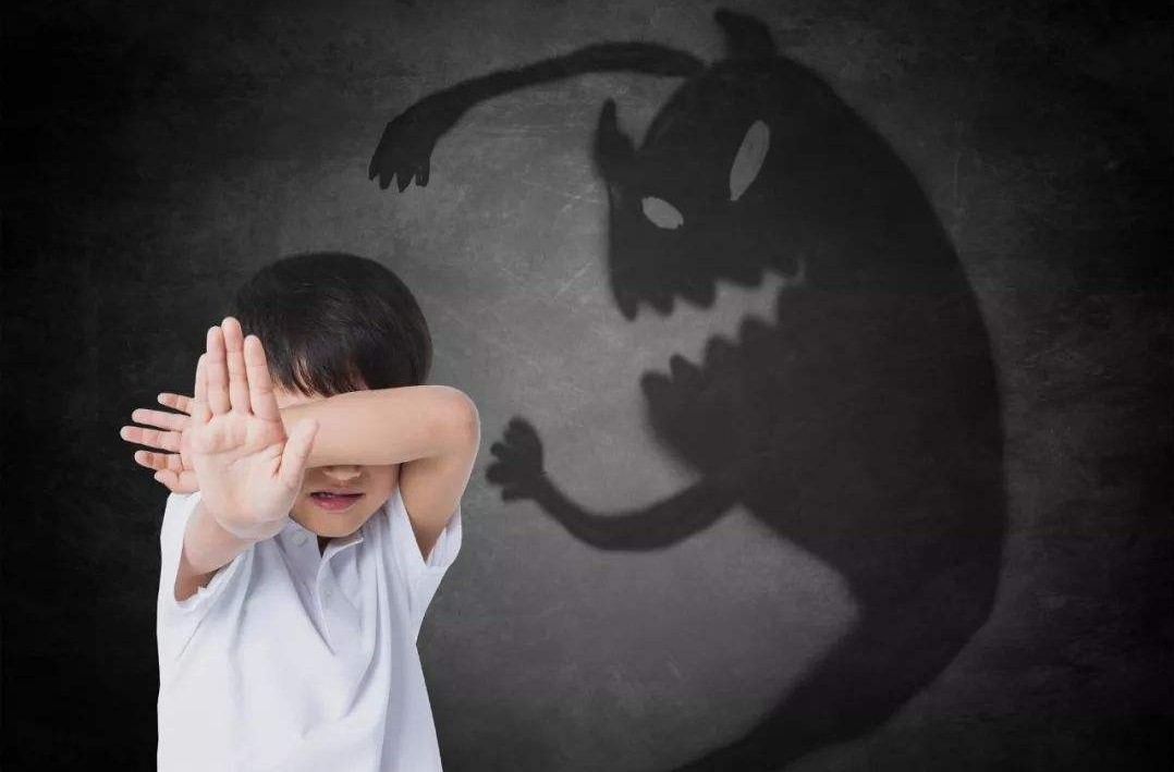 孩子胆小害怕,家长认为是孩子性格问题,其实是父母引导方法不对