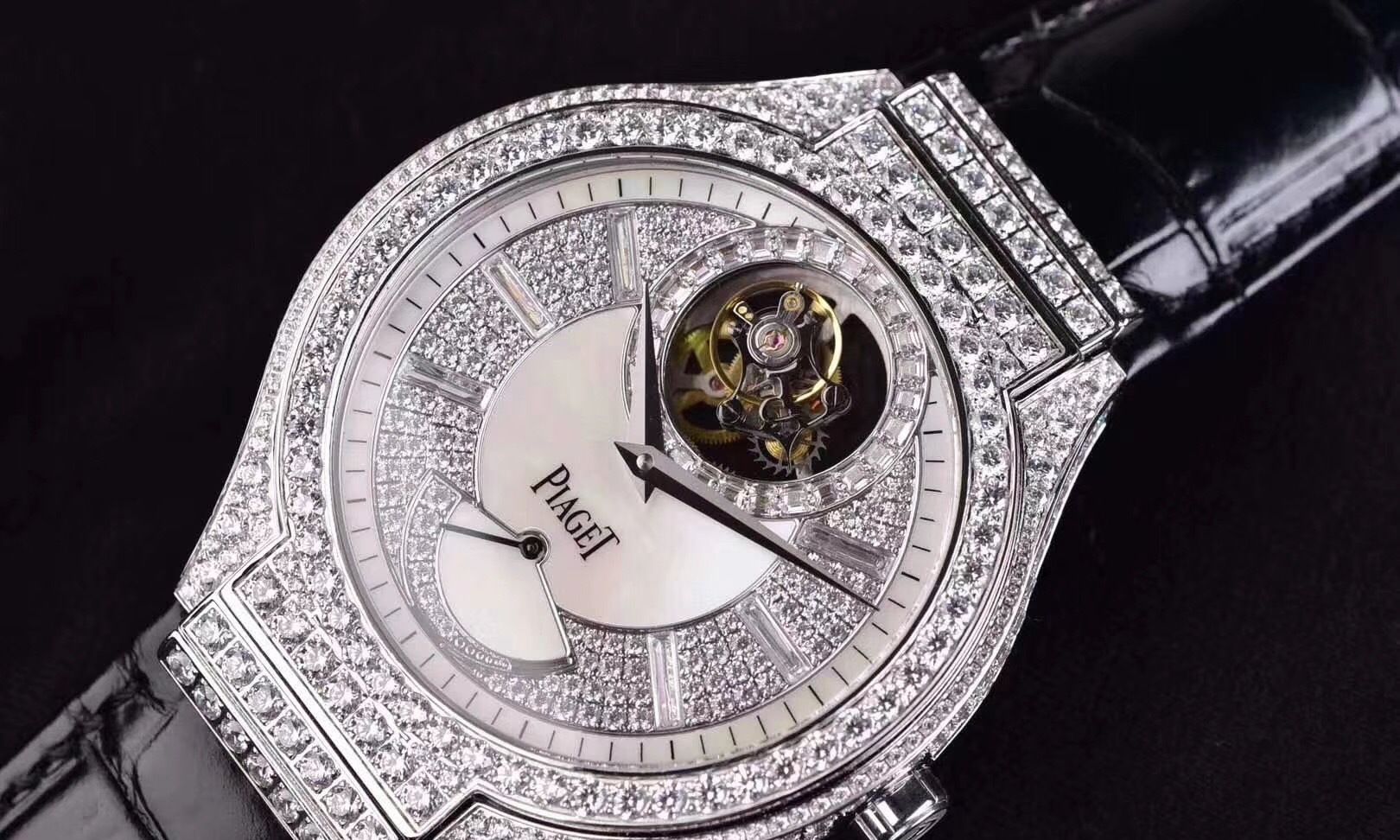 伯爵满钻陀飞轮腕表一面是严谨精密一面是奢华张扬