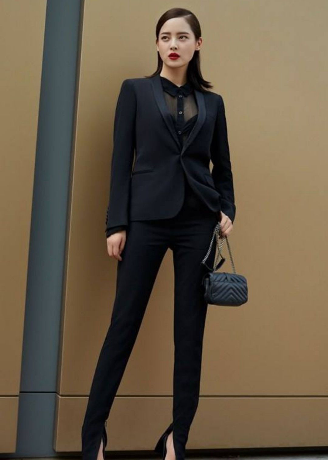 辛芷蕾,刘诗诗,刘涛,景甜,穿上小西装后,谁更像美女总裁?