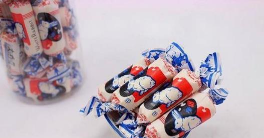 包裹大白兔奶糖外面的那层纸到底用什么做的还是用的糯米