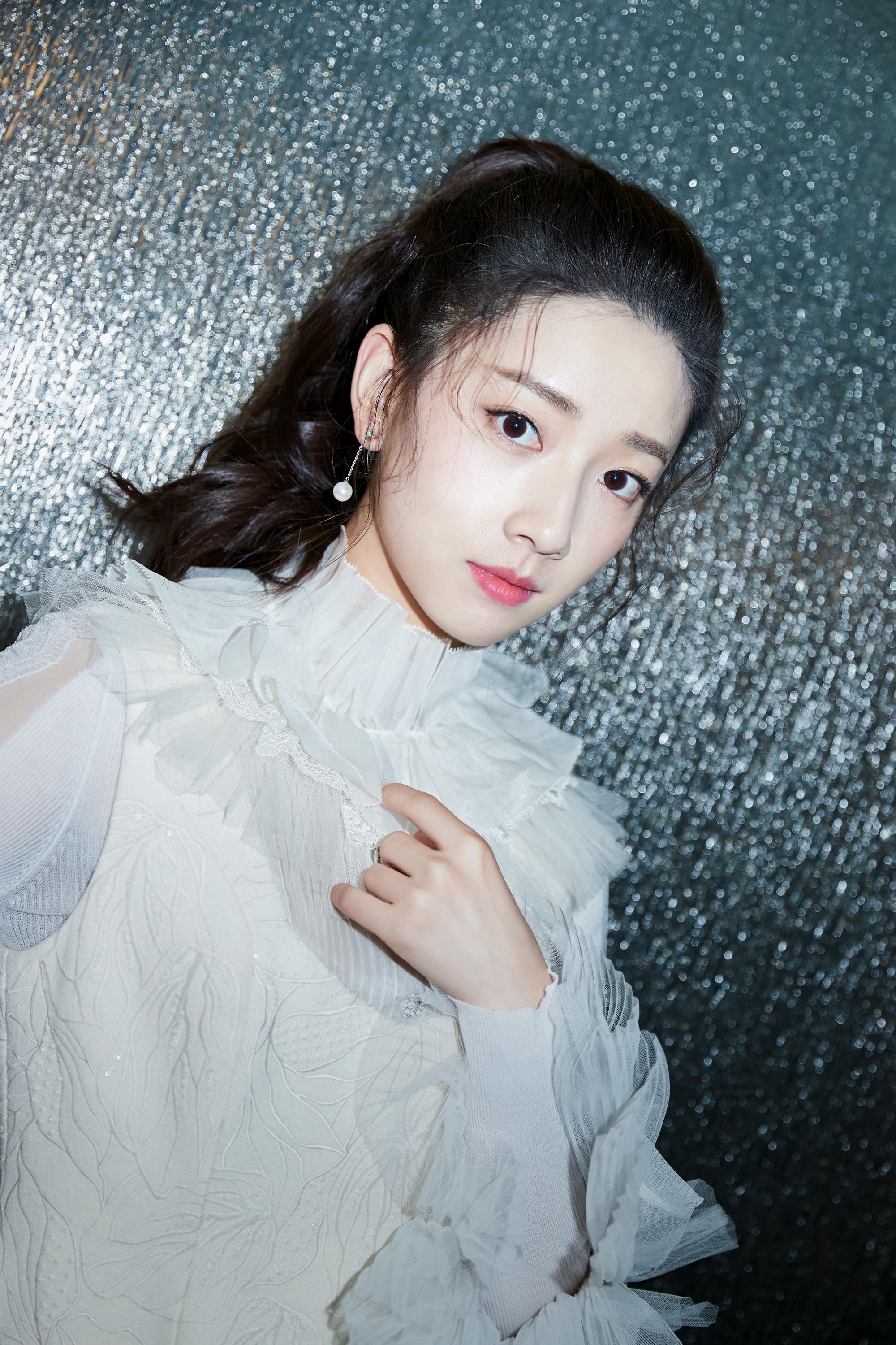 马梦唯清新亮相电影《中国合伙人2》发布会 致敬伟大时代的创业者
