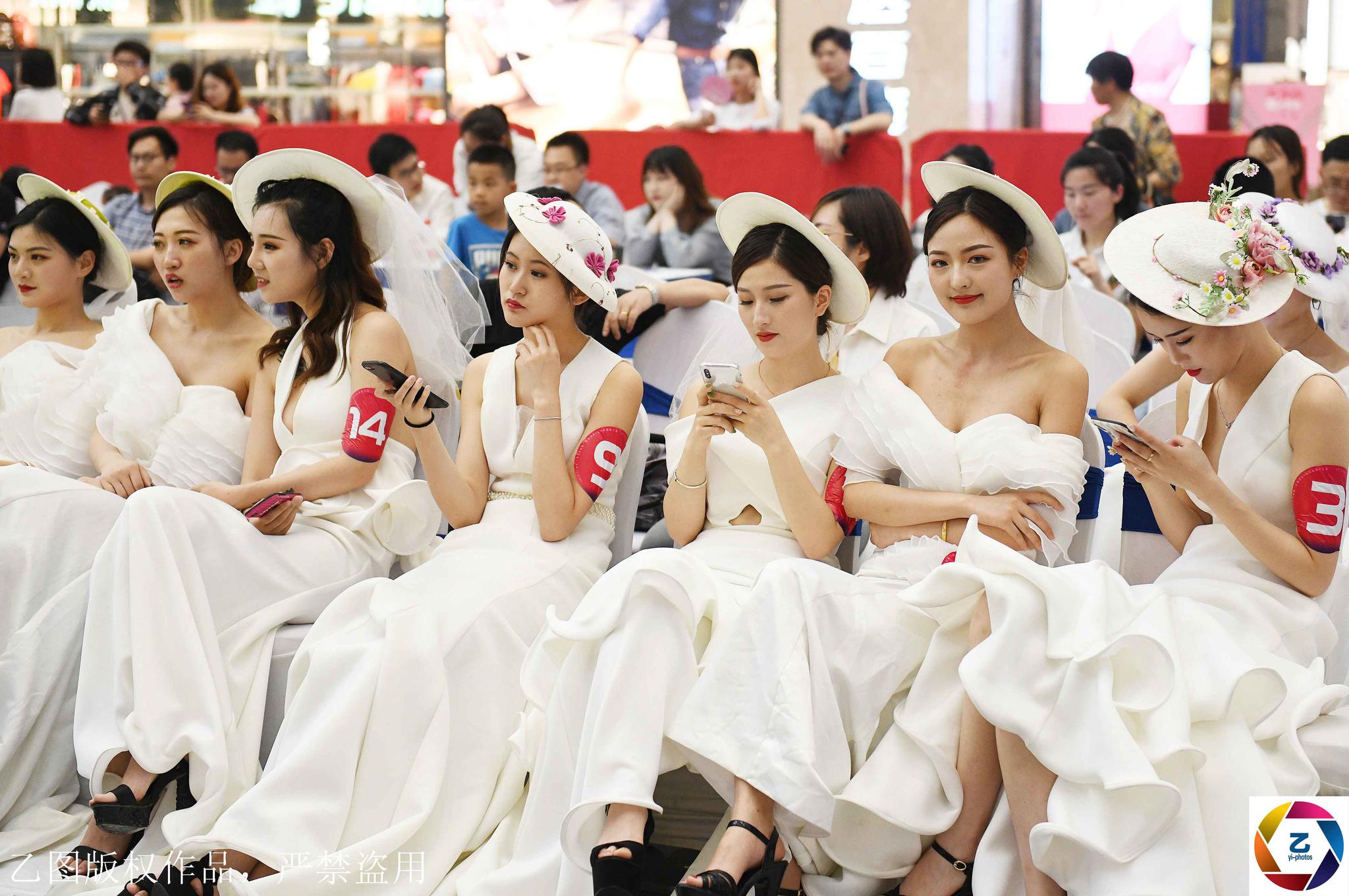 实拍胸模大赛18位佳丽秀维密,为拉票浑身解数,美胸长腿成亮点